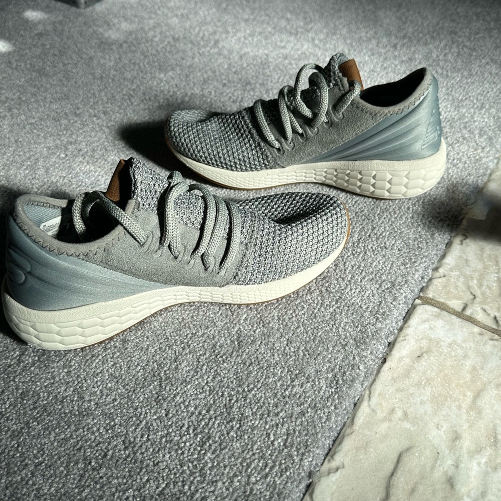 Women’s New Balance Size 6. Gray, cream, gum sole. Excellent Condition!! - Picture 9 of 15